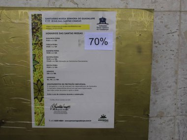 Curitiba decrees a maximum of 70% occupancy in commercial establishments due to the advancement of the Omicron variant. January 14, 2022, Curitiba, Parana, Brazil: Movement of people in Curitiba downtown, in the State of Parana, on Friday (14).