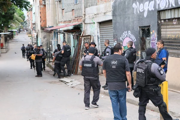 Operasyon Favela do Jacarezinho Rio de Janeiro 'da. 19 Ocak 2022. Brezilya, Rio de Janeiro: Jacarezinho 'daki operasyon, Upps' un kurulmasından 14 yıl sonra yeni bir toplum işgal projesi olan Cidade Integrada 'da başladı
