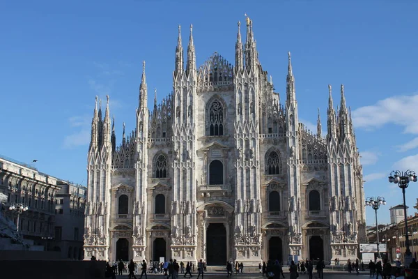 밀라노 Milan Fashion Week 이탈리아의 패션의 중심지인 밀라노 에서의 움직임이다 — 스톡 사진