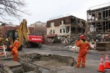 Bronx 'taki bir patlamada 77 yaşında bir kadın öldü. 19 Ocak 2022, Bronx, New York, ABD: Bronx Intervale Bulvarı yakınlarındaki Fox caddesinde 18 Ocak Salı günü meydana gelen büyük bir patlama yangın ve yıkıma yol açtı 