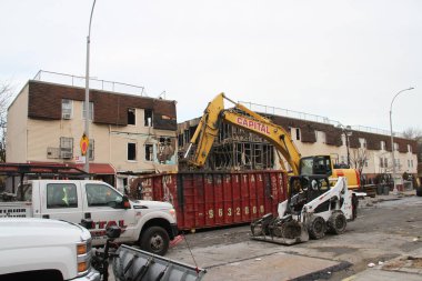 Bronx 'taki bir patlamada 77 yaşında bir kadın öldü. 19 Ocak 2022, Bronx, New York, ABD: Bronx Intervale Bulvarı yakınlarındaki Fox caddesinde 18 Ocak Salı günü meydana gelen büyük bir patlama yangın ve yıkıma yol açtı 