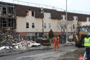 Bronx 'taki bir patlamada 77 yaşında bir kadın öldü. 19 Ocak 2022, Bronx, New York, ABD: Bronx Intervale Bulvarı yakınlarındaki Fox caddesinde 18 Ocak Salı günü meydana gelen büyük bir patlama yangın ve yıkıma yol açtı 