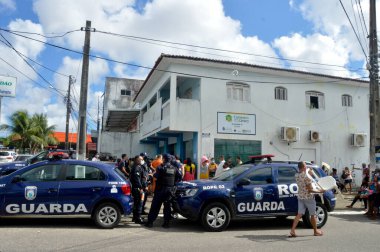 İnsanlar Natal 'daki Auxilio Brasil gibi sosyal hizmetler ve programlar için uzun kuyruklar oluştururlar. 21 Ocak 2022, Natal, Rio Grande de Sul, Brezilya: Natal 'dan düzinelerce insan geceyi Sosyal Yardım Referansı önünde kuyrukta geçirdi 
