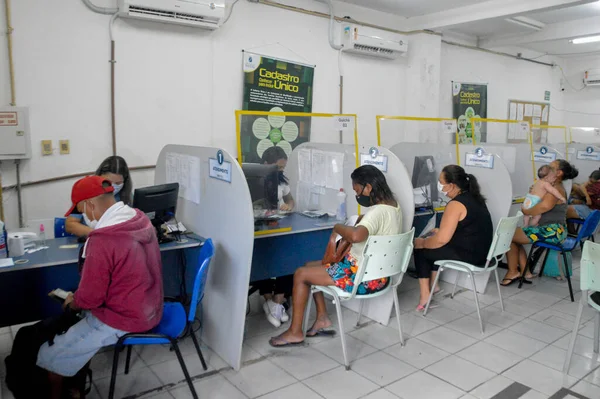 Lidé Tvoří Dlouhé Fronty Sociální Služby Programy Jako Auxilio Brasil — Stock fotografie