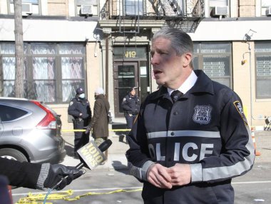 Polis Sendikası lideri Patrick Lynch ile Harlem 'de silahlı saldırı üzerine basın toplantısı. 22 Ocak 2022, Harlem, New York, ABD: Patrick Lynch, Amerikan Polis Sendikası lideri, Polis Memuru ve Polis Hayırseverler Derneği Başkanı 