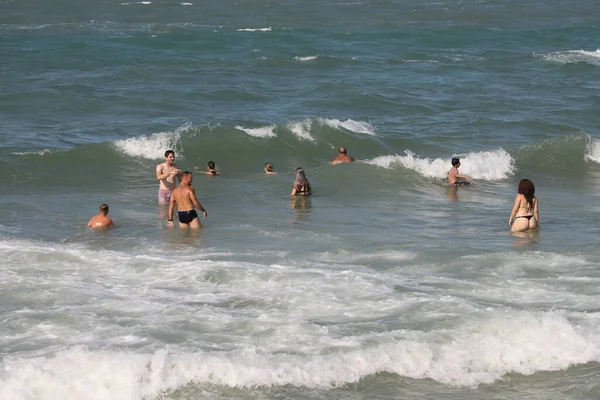 Les Baigneurs Profitent Une Journée Chaude Plage Populaire Jurere Internacional — Photo