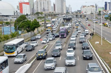 RN 'deki hapishanelere yapılan ziyaretlerin askıya alınmasının ardından mahkumlarla evli kadınlar protesto eylemi yapıyor. 25 Ocak 2022. Brezilya, Rio Grande do Norte, Natal: Rio Grande do Norte cezaevi protestolarında cezalarını çeken erkeklerle ilişkisi olan kadınlar