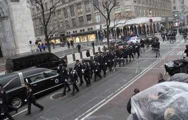Jason Rivera için cenaze töreni, St. Patricks Katedrali 'nde NYPD memuru öldürüldü. 28 Ocak 2022, New York, ABD: Öldürülen NYPD memuru Jason Rivera 'nın cenaze töreni, 28 Ocak Cuma günü Saint Patricks Katedrali' nde gerçekleşti 