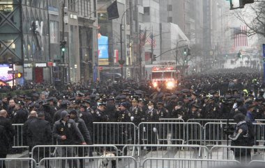 Jason Rivera için cenaze töreni, St. Patricks Katedrali 'nde NYPD memuru öldürüldü. 28 Ocak 2022, New York, ABD: Öldürülen NYPD memuru Jason Rivera 'nın cenaze töreni, 28 Ocak Cuma günü Saint Patricks Katedrali' nde gerçekleşti 