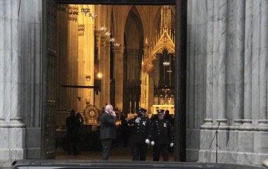 Jason Rivera için cenaze töreni, St. Patricks Katedrali 'nde NYPD memuru öldürüldü. 28 Ocak 2022, New York, ABD: Öldürülen NYPD memuru Jason Rivera 'nın cenaze töreni, 28 Ocak Cuma günü Saint Patricks Katedrali' nde gerçekleşti 