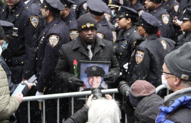 Jason Rivera için cenaze töreni, St. Patricks Katedrali 'nde NYPD memuru öldürüldü. 28 Ocak 2022, New York, ABD: Öldürülen NYPD memuru Jason Rivera 'nın cenaze töreni, 28 Ocak Cuma günü Saint Patricks Katedrali' nde gerçekleşti