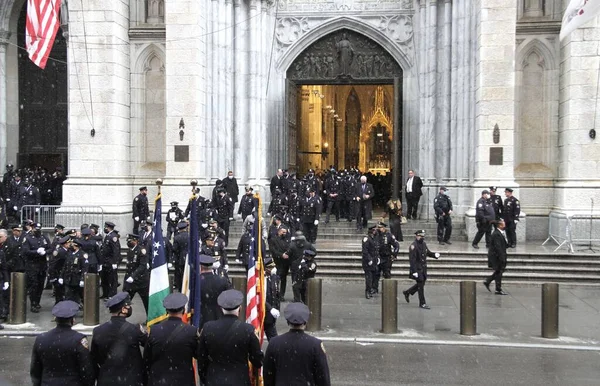 Jason Rivera Nın Tabutu Öldürülen Nypd Memuru Patricks Katedrali Nden — Stok fotoğraf