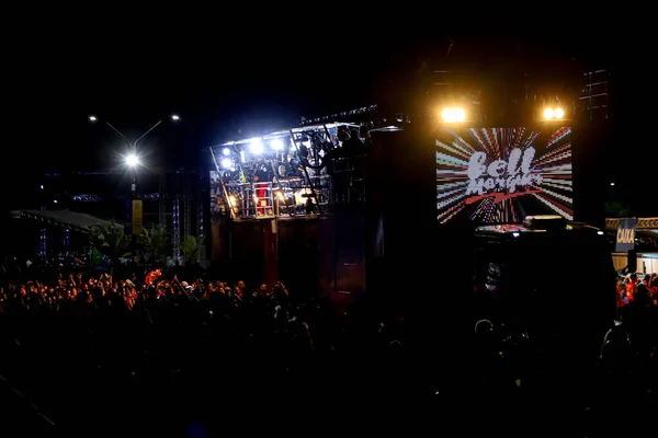 Бразильский Певец Белл Маркес Приветствует Публику Время Концерта Фолия Парк — стоковое фото