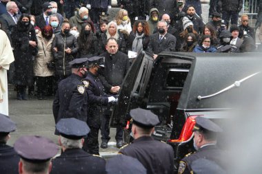 Jason Rivera için cenaze töreni, St. Patricks Katedrali 'nde NYPD memuru öldürüldü. 28 Ocak 2022, New York, ABD: Öldürülen NYPD memuru Jason Rivera 'nın cenaze töreni, 28 Ocak Cuma günü Saint Patricks Katedrali' nde gerçekleşti