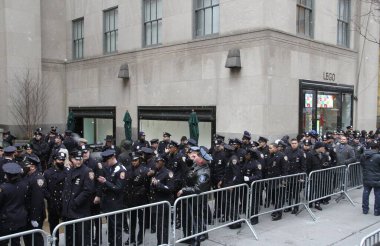Jason Rivera için cenaze töreni, St. Patricks Katedrali 'nde NYPD memuru öldürüldü. 28 Ocak 2022, New York, ABD: Öldürülen NYPD memuru Jason Rivera 'nın cenaze töreni, 28 Ocak Cuma günü Saint Patricks Katedrali' nde gerçekleşti