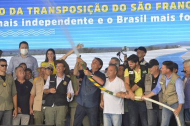 Brezilya Cumhurbaşkanı Jair Bolsonaro, Rio Grande do Norte eyaletindeki Sao Francisco Nehri 'nin değişiminden gelen suların gelişiyle ilgili bir etkinlik sırasında. 9 Şubat 2022, Jardim de Piranhas, Rio Grande do Norte, Brezilya. 