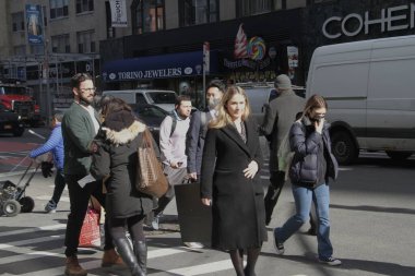 New York Valisi Kathy Hochul eyalet çapındaki maske görevini iptal etti. 10 Şubat 2022, New York, ABD: New York Valisi. Kathy Hochul Çarşamba günü eyalet çapındaki maske görevini kaldırdı ve bu uygulama Perşembe günü yürürlüğe girecek (10))