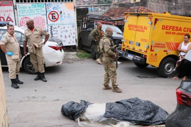 Rio de Janeiro, Vila Cruzeiro 'da polis operasyonunda sekiz kişi öldü. 11 Şubat 2022, Rio de Janeiro, Brezilya: 11 Şubat Cuma günü erken saatlerde Rio de Janeiro 'daki Vila Cruzeiro' da büyük bir polis operasyonu sırasında sekiz kişi hayatını kaybetti. 