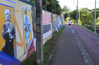 Curitiba şehir merkezindeki barlarda ve halka açık yerlerde hareketlilik. 11 Şubat 2022, Curitiba, Parana, Brezilya: Parana 'nın başkenti Curitiba' da barlarda ve kamusal alanlarda 11 Şubat Cuma günü hareket). 