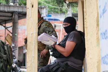 Rio de Janeiro, Vila Cruzeiro 'da polis operasyonunda sekiz kişi öldü. 11 Şubat 2022, Rio de Janeiro, Brezilya: 11 Şubat Cuma günü erken saatlerde Rio de Janeiro 'daki Vila Cruzeiro' da büyük bir polis operasyonu sırasında sekiz kişi hayatını kaybetti. 