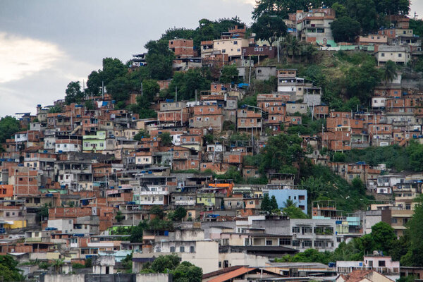 Общий вид комплекса Пенья, на севере Рио-де-Жанейро. В феврале. Обзор комплекса Пенья, в Рио-де-Жанейро, в пятницу (11). Полицейская операция, проведенная сегодня в Вила Крузейро, внутри Комплексо да Пенья, оставила по крайней мере