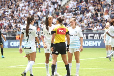 Bayanlar Futbol Süper Kupası Finali: Korintliler ve Gremio. 13 Şubat 2022, Sao Paulo, Brezilya. 2022 Bayanlar Futbol Süper Kupası finalinde Corinthians ile Gremio arasında oynanan futbol maçı, Neo Quimica Arena Stadyumu 'nda oynandı.