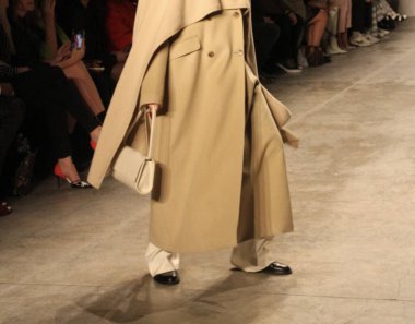 (Global Fashion Collective NYFW FW 22: Nerelisiniz? 12 Şubat 2022, Brooklyn, New York, ABD: Global Fashion Collective Designers, NOLO (Çocuk ve Kadın) Sanjukta 'nın Stüdyosu (Kadın Koleksiyonu) koleksiyonunu sergiliyor) 