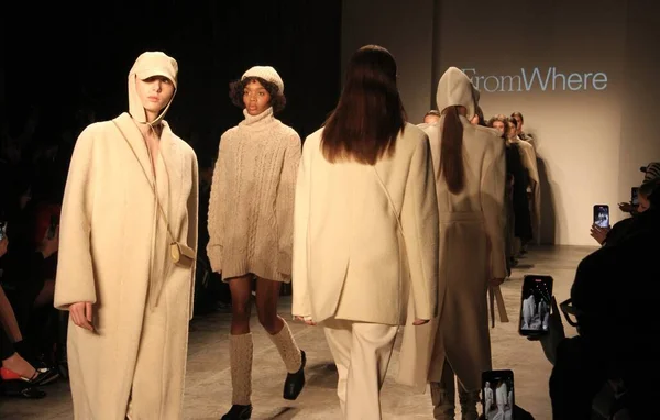 New Global Fashion Collective Nyfw Fromwhere Women February 2022 Brooklyn — Stock Photo, Image