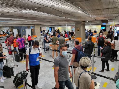 Brezilya, Sao Paulo: 20 Şubat 2022: Bu Pazar Sao Paulo 'daki Guarulhos Uluslararası Havalimanı' nda çok fazla hareket var