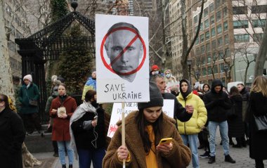 Ukraynalılar, Rusya 'nın Ukrayna' yı BM Karargahı 'nda işgal etmesini protesto etti. 24 Şubat 2022, New York, ABD: New York 'taki bazı Ukraynalılar Rusya' nın Ukrayna 'yı işgal etmesini protesto ettiler