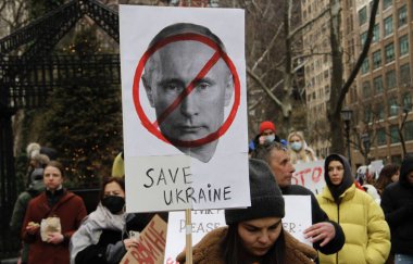 Ukraynalılar, Rusya 'nın Ukrayna' yı BM Karargahı 'nda işgal etmesini protesto etti. 24 Şubat 2022, New York, ABD: New York 'taki bazı Ukraynalılar Rusya' nın Ukrayna 'yı işgal etmesini protesto ettiler