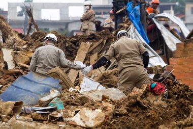 Petropolis 'teki yağmurlar yüzünden heyelan sonucu oluşan hasarın görüntüsü. 24 Şubat 2022, Petropolis, Rio de Janeiro, Brezilya: Morro da Oficina 'da yağan yağmurlar nedeniyle heyelanın yol açtığı hasarın görüntüsü