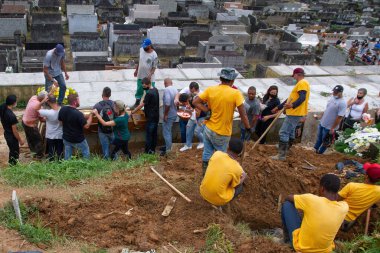 Petropolis 'teki yağmurlar yüzünden heyelan sonucu oluşan hasarın görüntüsü. 24 Şubat 2022, Petropolis, Rio de Janeiro, Brezilya: Morro da Oficina 'da yağan yağmurlar nedeniyle heyelanın yol açtığı hasarın görüntüsü