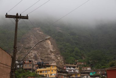 Petropolis 'teki yağmurlar yüzünden heyelan sonucu oluşan hasarın görüntüsü. 24 Şubat 2022, Petropolis, Rio de Janeiro, Brezilya: Morro da Oficina 'da yağan yağmurlar nedeniyle heyelanın yol açtığı hasarın görüntüsü