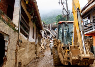 Petropolis 'teki yağmurlar yüzünden heyelan sonucu oluşan hasarın görüntüsü. 24 Şubat 2022, Petropolis, Rio de Janeiro, Brezilya: Morro da Oficina 'da yağan yağmurlar nedeniyle heyelanın yol açtığı hasarın görüntüsü
