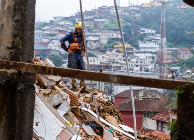 Petropolis 'teki yağmurlar yüzünden heyelan sonucu oluşan hasarın görüntüsü. 24 Şubat 2022, Petropolis, Rio de Janeiro, Brezilya: Morro da Oficina 'da yağan yağmurlar nedeniyle heyelanın yol açtığı hasarın görüntüsü