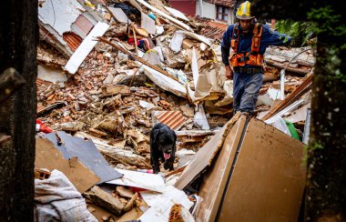 Petropolis 'teki yağmurlar yüzünden heyelan sonucu oluşan hasarın görüntüsü. 24 Şubat 2022, Petropolis, Rio de Janeiro, Brezilya: Morro da Oficina 'da yağan yağmurlar nedeniyle heyelanın yol açtığı hasarın görüntüsü