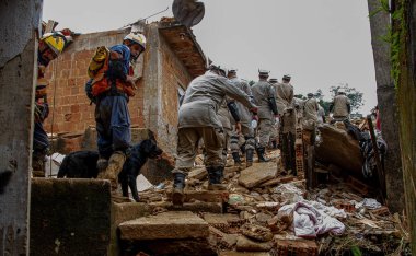 Petropolis 'teki yağmurlar yüzünden heyelan sonucu oluşan hasarın görüntüsü. 24 Şubat 2022, Petropolis, Rio de Janeiro, Brezilya: Morro da Oficina 'da yağan yağmurlar nedeniyle heyelanın yol açtığı hasarın görüntüsü