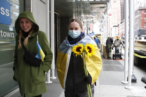 纽约的乌克兰人抗议俄罗斯入侵乌克兰 2022年2月24日 美国纽约 纽约的一些乌克兰人抗议俄罗斯入侵乌克兰 沿着列克星敦大道游行至纽约联合国总部 — 免费的图库照片