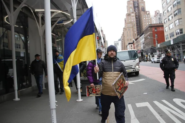 Украинцы Нью Йорке Протестуют Против Вторжения России Украину Февраля 2022 — стоковое фото