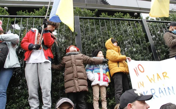 Ukrainer Protestieren Vor Dem Hauptquartier Gegen Die Russische Invasion Der — Stockfoto