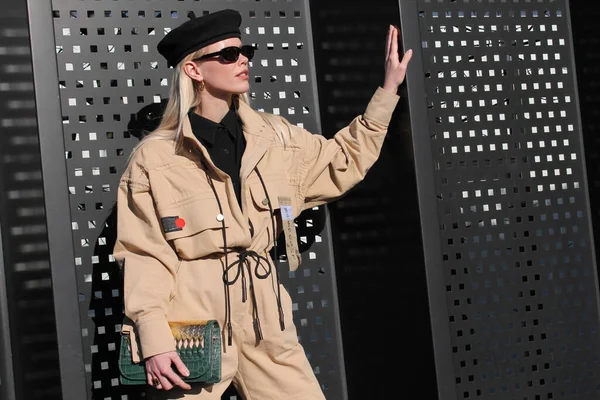 Het Publiek Arriveert Voor Merkshow Van Gucci Tijdens Fashion Week — Stockfoto