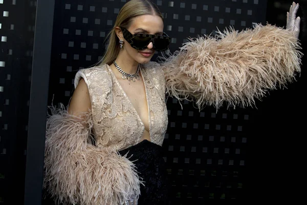 Das Publikum Kommt Zur Gucci Markenschau Während Der Fashion Week — Stockfoto