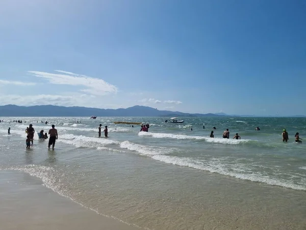 Les Baigneurs Profitent Une Journée Chaude Plage Jurere Internacional Février — Photo