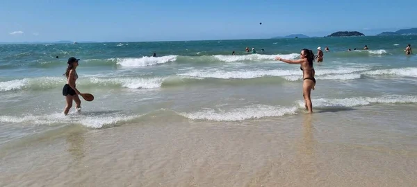 Fürdők Élvezik Forró Napokat Jurere Internacional Strandon 2022 Február Florianopolis — Stock Fotó