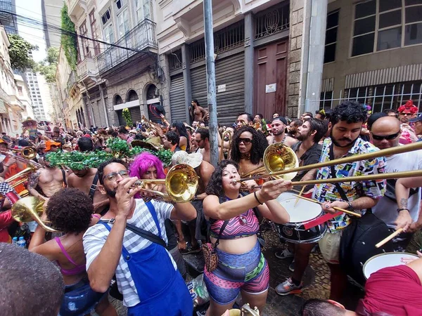 リオデジャネイロのストリートカーニバル 2022年2月27日ブラジル リオデジャネイロ ジャネイロのダウンタウン テオフィロ アントニオでストリートカーニバルを祝うために何百人もの人々がリオ ジャネイロの街に連れて行かれる変わらない秘密のブロック — ストック写真