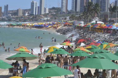 Karnaval Tatili 'nde Natal' daki plajlarda havuz temizleme hareketi. 1 Mart 2022, Natal, Rio Grande do Norte, Brezilya. 1 Salı günü, Rio Grande do Norte 'nin Natal kentindeki Meio ve Forte plajlarında havuz kalabalığı toplandı.