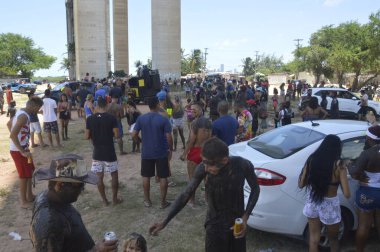 Block 'O' Cao 'Natal' daki Redinha plajında eğlence düşkünlerini bir araya getiriyor. 1 Mart 2022, Natal, Rio Grande do Norte. Göstericiler, 1 Salı günü Natal 'daki Redinha plajında geleneksel' Os Cao 'grubuyla eğleniyorlar. Koronavirüs salgını. 