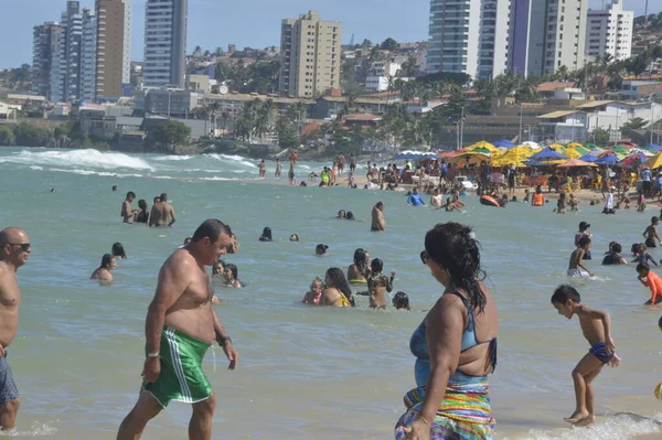 카니발 홀리데이에 해변에서 목욕하는 사람들의 움직임 2022 Natal Rio Grande — 스톡 사진