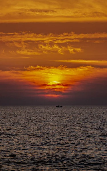 Pescatori Palestinesi Salpano Una Barca Nel Mar Mediterraneo Gaza Marzo — Foto Stock